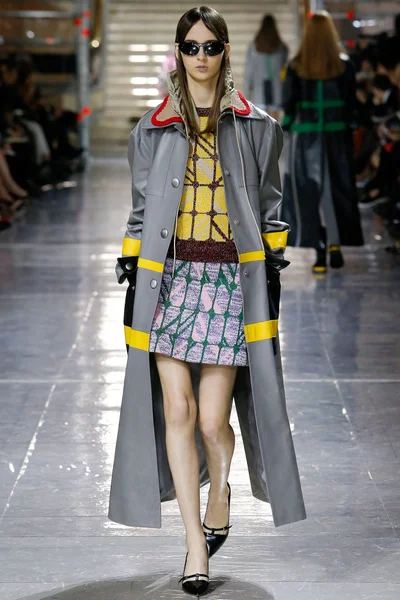 Look 25